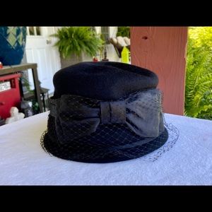 VINTAGE WOMEN’S DRESS HAT